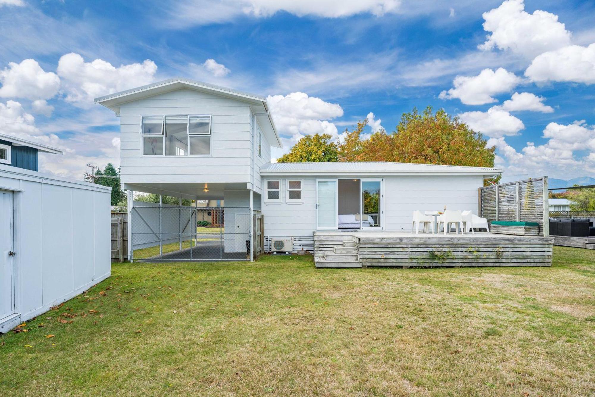 Soak Up The Sun Villa Taupo Exterior foto